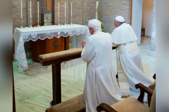 Benedicto XVI descansará en Castel Gandolfo y el Papa Francisco lo acompañaría