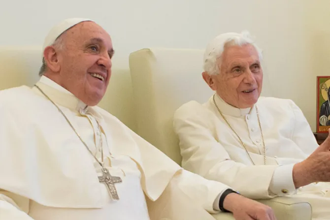 Papa Francisco visita a Benedicto XVI en la víspera de canonización de Pablo VI