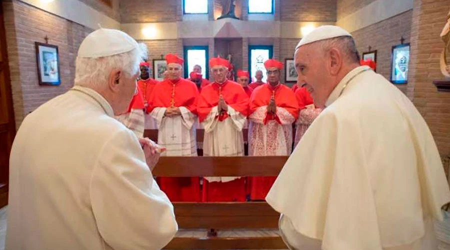 Benedicto XVI, el Papa Francisco y los nuevos cardenales. Foto: L'Osservatore Romano?w=200&h=150