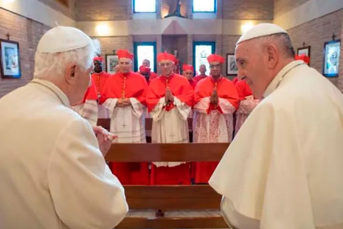VIDEO: El Papa Francisco y los nuevos cardenales visitan a Benedicto XVI