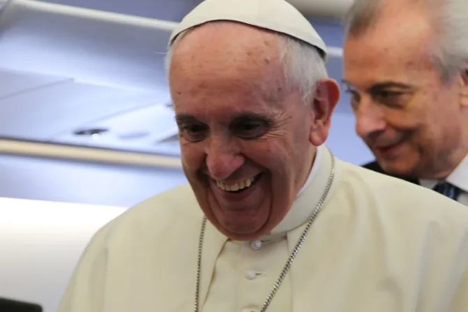 Rumbo a Paraguay el Papa se despide de Bolivia y bendice a Argentina
