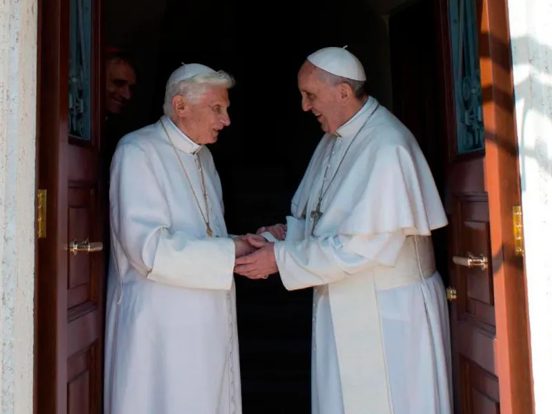 Benedicto XVI y el Papa Francisco (Foto ACI Prensa)?w=200&h=150
