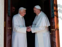 Benedicto XVI y el Papa Francisco (Foto ACI Prensa)