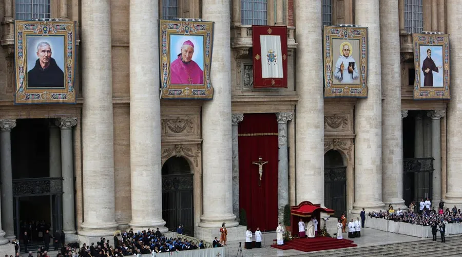 Retratos oficiales de algunos de los nuevos santos canonizados hoy por el Papa Francisco. Foto: Lauren Cater / ACI Prensa?w=200&h=150