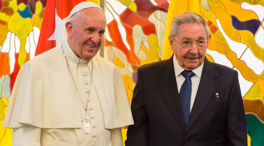 Papa Francisco realiza visita protocolar de cortesía a Raúl Castro en Cuba