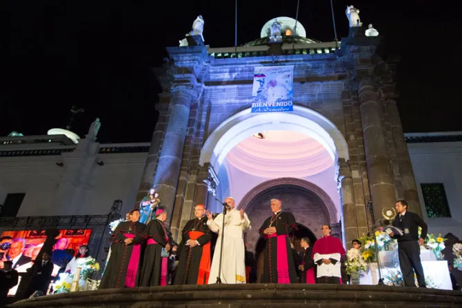 VIDEO: En Catedral de Quito el Papa pide que no haya gente que se descarte