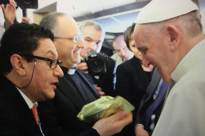 Papa Francisco promete viajar a Colombia si hay acuerdo de paz