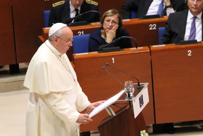 Papa Francisco: El terrorismo bebe del desprecio a la vida humana