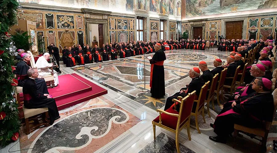 El Papa Francisco durante el encuentro con la Curia Romana en 2015 / Foto: L'Osservatore Romano