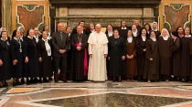 El Papa Francisco con delegaciu00f3n de religiosas de Medio Oriente / Foto: L'Osservatore Romano