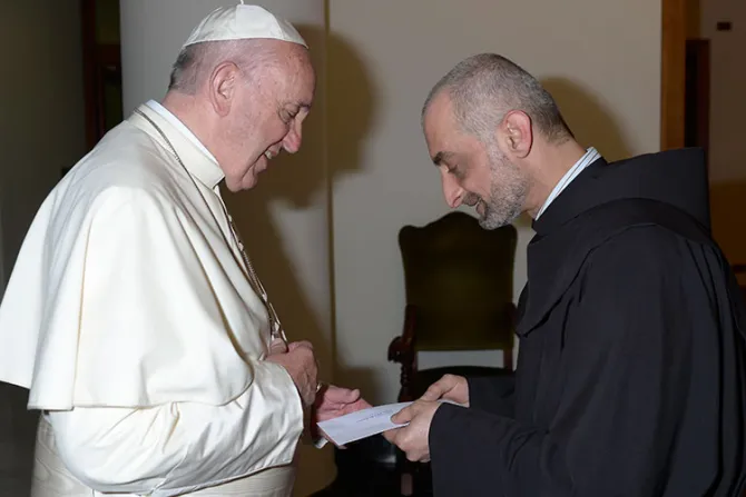 VIDEO: Este sacerdote fue secuestrado dos veces por yihadistas y hoy se reunió con el Papa