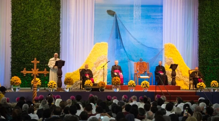 Encuentro del Papa con los sacerdotes y religiosos de Bolivia / Foto: L'Osservatore Romano?w=200&h=150