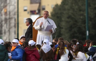 El Papa Francisco en Nu00e1poles. Foto Daniel Ibu00e1u00f1ez / ACI Prensa 