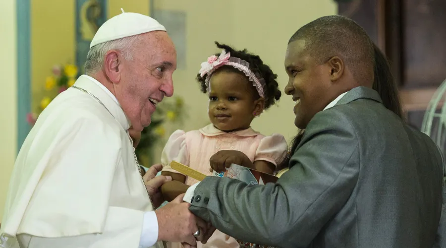Papa Francisco en encuentro con las familias cubanas. Foto: L'Osservatore Romano.