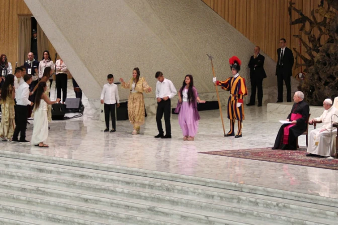 Papa Francisco al pueblo gitano: Ustedes están en el centro y en el corazón de la Iglesia