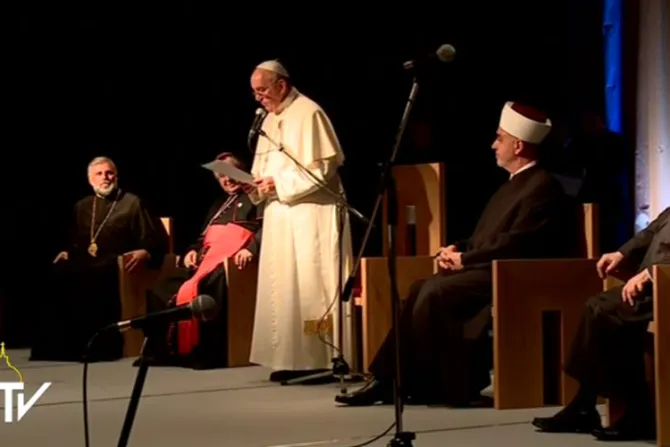 El Papa pide a líderes religiosos en Sarajevo seguir camino del perdón y reconciliación