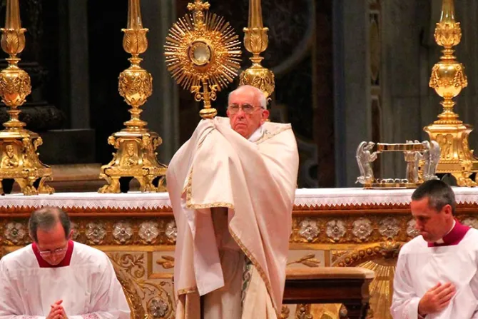 Papa Francisco: La Eucaristía es la medicina que nos ayuda a caminar