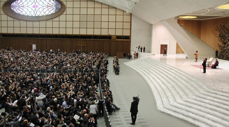 Papa Francisco con expertos contables en Aula Pablo VI. Foto: Petrik Bohumil / ACI Prensa?w=200&h=150