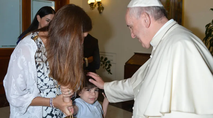 El Papa Francisco bendice al pequeño Iñaki - Foto: L'Osservatore Romano?w=200&h=150