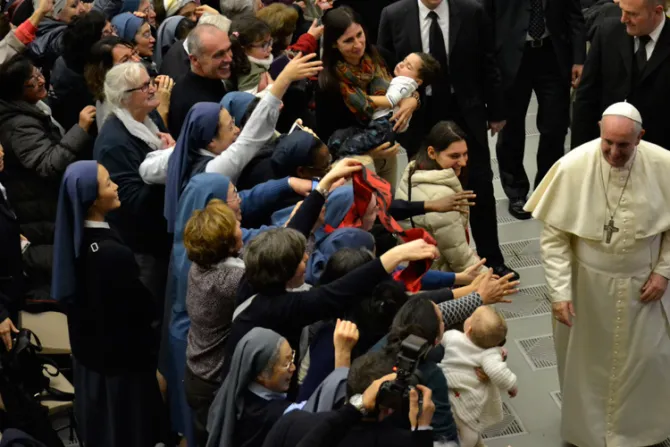 Papa Francisco: El Evangelio se debe dar gratis y con amor