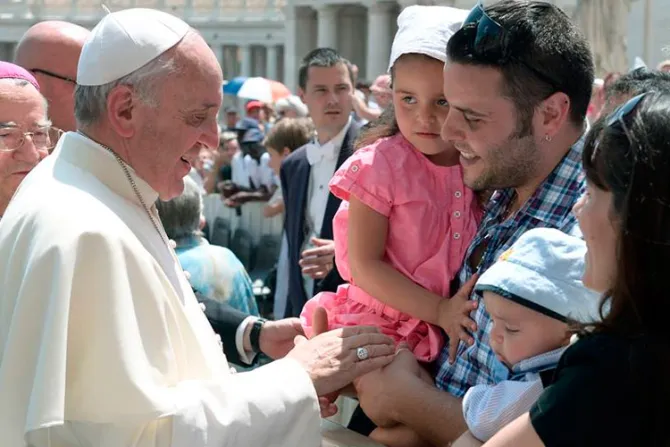 El Papa pide no confundir entre la familia querida por Dios y otro tipo de uniones