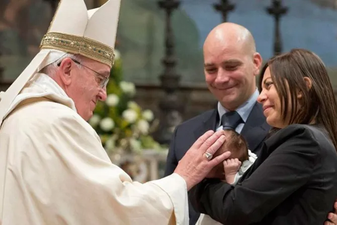 Papa Francisco a obispos: Acompañen a la familia ante insidias y dificultades actuales