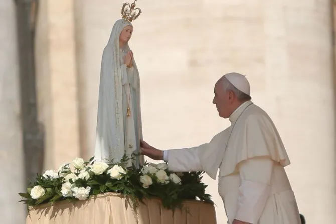 Papa Francisco: Que María defienda a la Iglesia en este tiempo de prueba