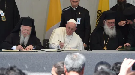 Papa Francisco y patriarcas ortodoxos: El mundo no puede ignorar crisis migratoria