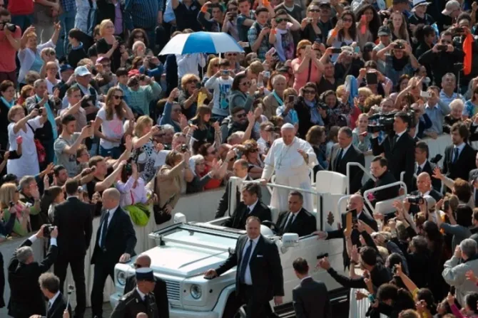 En 2015 más de tres millones de fieles se encontraron con Papa Francisco en el Vaticano