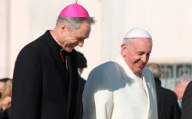 Papa Francisco y Mons. Georg Gu00e4nswein. Foto: ACI Prensa