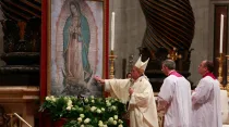 El Papa Francisco frente a la Virgen de Guadalupe / Foto: Daniel Ibáñez (ACI Prensa)