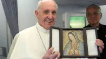 El Papa Francisco con un cuadro de la Virgen de Guadalupe / Foto: L'Osservatore Romano
