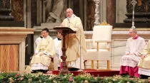 El Papa pronuncia la homilía en la Misa / Foto: Bohumil Petrik