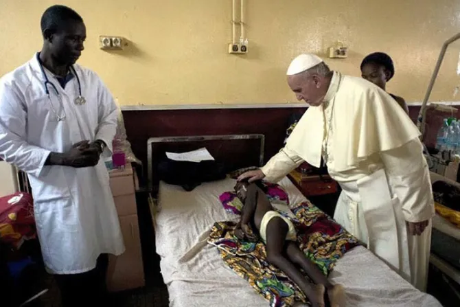 La sanidad es un derecho para todos los hombres, subraya el Papa Francisco