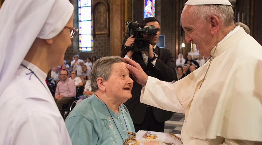 Papa Francisco en encuentro con pobres y ancianos en Turín. Foto: L'Osservatore Romano.?w=200&h=150