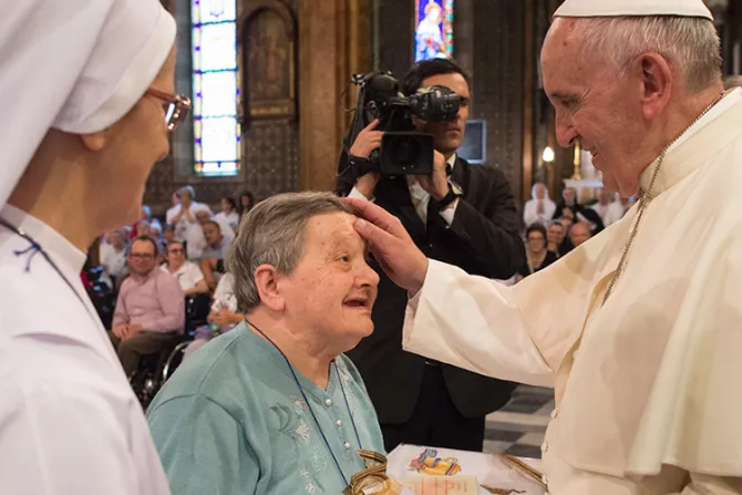 El Papa Francisco rechaza mentalidad que ve a ancianos como carga social