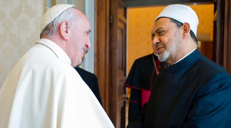 Papa Francisco y Gran Imán de Al-Azhar dialogan sobre rechazo al terrorismo