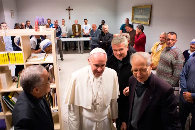 Vaticano realiza funeral de indigente y Papa Francisco ofrece almuerzo a sus amigos