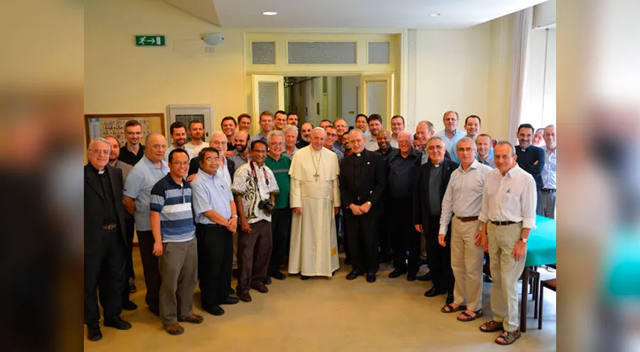 Papa Francisco junto a los jesuitas. Foto: Curia Jesuitas Roma / sjweb.info