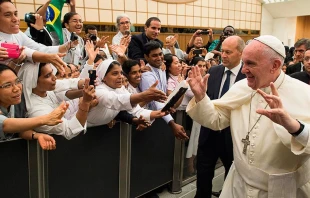 Foto referencial del Papa Francisco con religiosos. Cru00e9dito: Vatican Media 