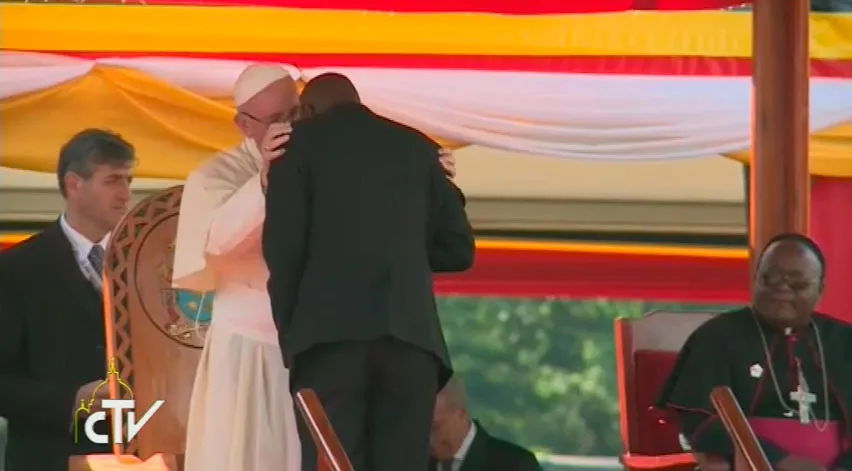 Papa Francisco en encuentro con jóvenes en Uganda. Foto: Captura de video / CTV.?w=200&h=150