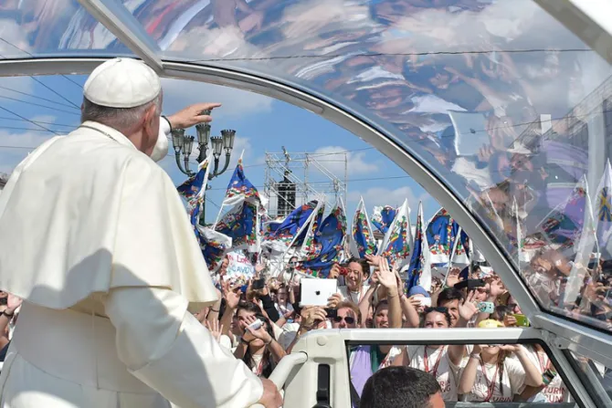 El Papa interroga a los jóvenes y les hace una propuesta: ¿Qué quieren hacer con su vida?