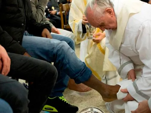 Papa Francisco en Jueves Santo de 2013. Foto: News.va