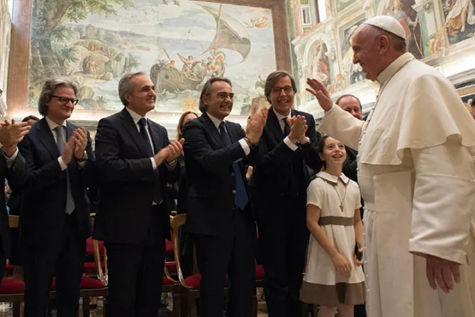 El Papa pide a juristas no ceder a colonización ideológica y combatir corrupción