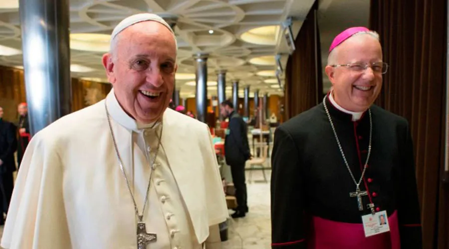 Papa Francisco y Mons. Laxague / Foto: Facebook de la Arquidiócesis de Bahía Blanca