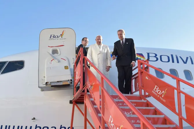 VIDEO: Papa Francisco llegó a Bolivia para comunicar alegría del Evangelio