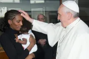 [VIDEO] El Papa recibe a Meriam Ibrahim, cristiana salvada de pena de muerte en Sudán