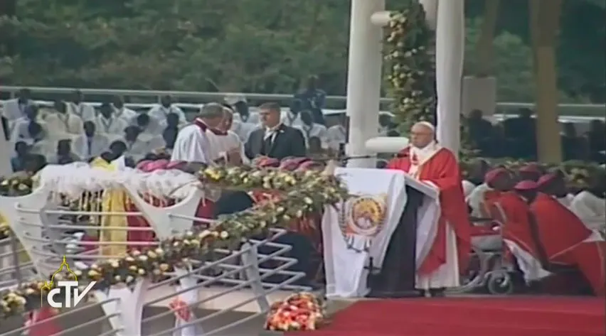 Papa Francisco durante la Misa en el Santuario de los mártires de Namugongo / Foto: Captura Youtube?w=200&h=150