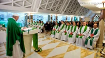 Papa Francisco en capilla de Casa Santa Marta. Foto: L'Osservatore Romano