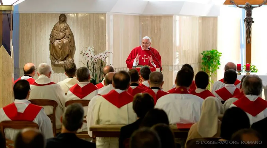 Papa Francisco en capilla de Casa Santa Marta. Foto: L'Osservatore Romano?w=200&h=150
